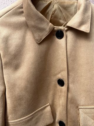Cazadora efecto piel beige