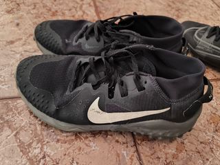 Deportivas Nike Trail Negras y Grises