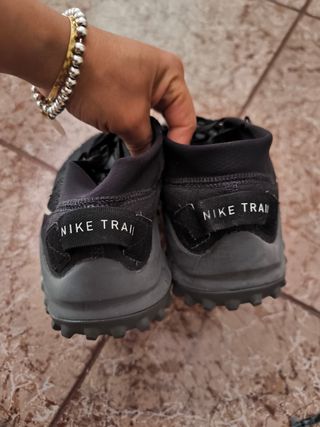 Deportivas Nike Trail Negras y Grises