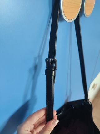 Borsa a secchiello nera con frange