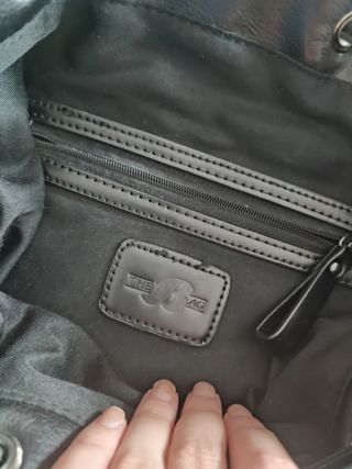 Borsa a secchiello nera con frange