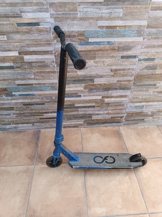 Patinete infantil azul, sólo venta en persona