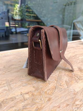 Bolso de cuero marrón