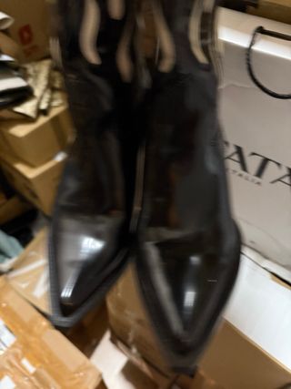 Botas camperas altas con diseño de llamas