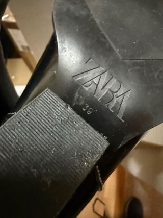 Botas camperas altas con diseño de llamas