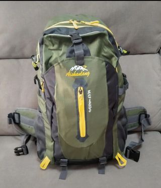 Mochila técnica verde y gris