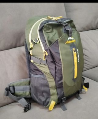 Mochila técnica verde y gris