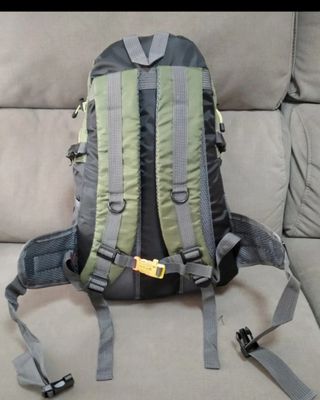 Mochila técnica verde y gris