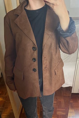 Cazadora efecto piel marrón oversize