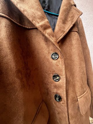 Cazadora efecto piel marrón oversize