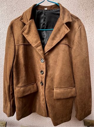 Cazadora efecto piel marrón oversize