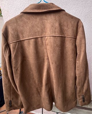 Cazadora efecto piel marrón oversize