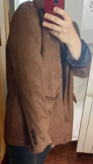 Cazadora efecto piel marrón oversize