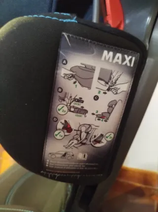 Silla de coche Takata Maxi azul.