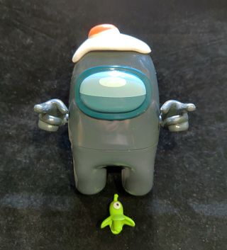 Muñeco Among Us Gris con Accesorios