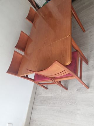 Mesa de comedor extensible y 4 sillas