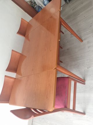 Mesa de comedor extensible y 4 sillas