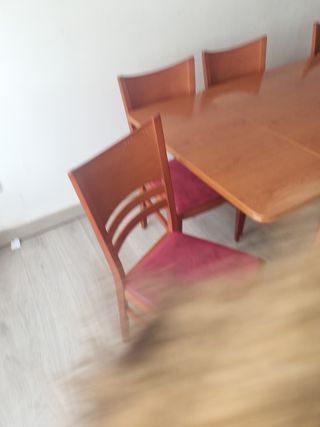 Mesa de comedor extensible y 4 sillas