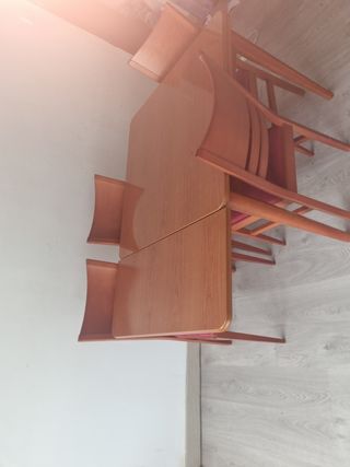 Mesa de comedor extensible y 4 sillas