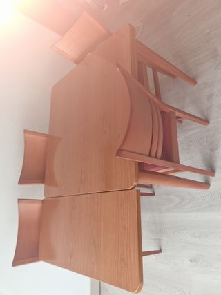 Mesa de comedor extensible y 4 sillas