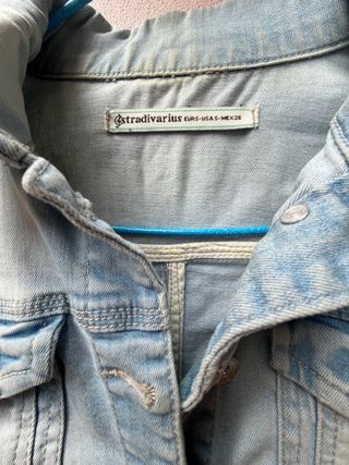 Cazadora vaquera efecto desgastado