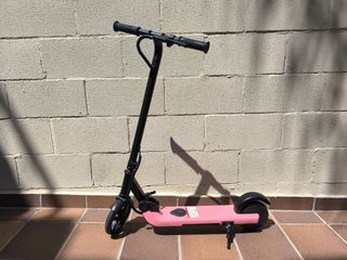 Patinete eléctrico rosa