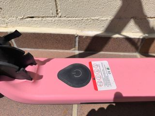 Patinete eléctrico rosa
