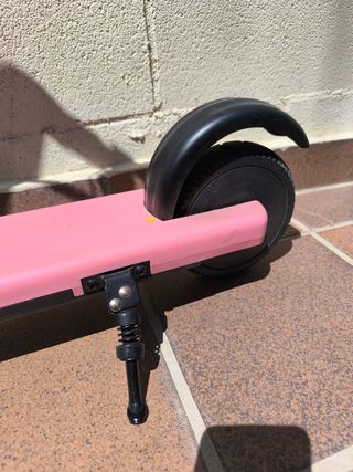 Patinete eléctrico rosa
