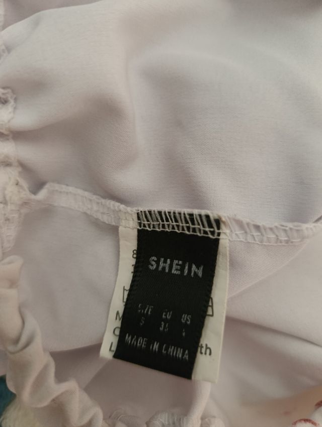 Top deportivo Shein blanco y negro