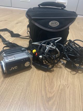 Videocámara JVC Negra con Accesorios