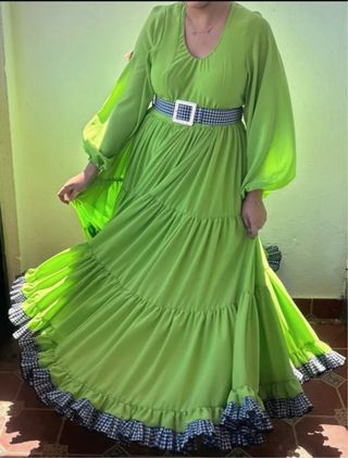 Traje de flamenca verde lima