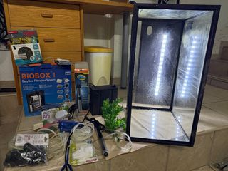 Acuario 60L con accesorios y 2 filtros