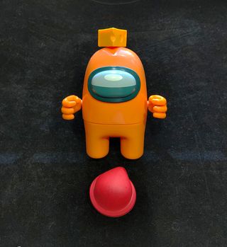 Muñeco Among Us Naranja con accesorios