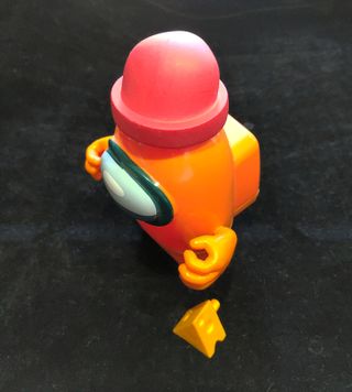 Muñeco Among Us Naranja con accesorios