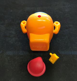 Muñeco Among Us Naranja con accesorios