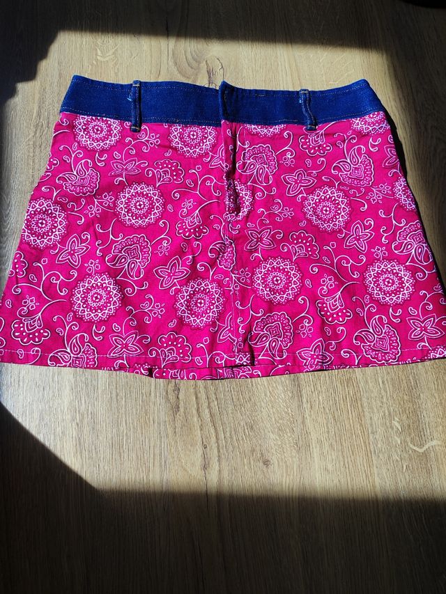 Falda estampada rosa y azul