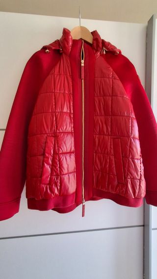 Chaqueta Purificación García Granate roja