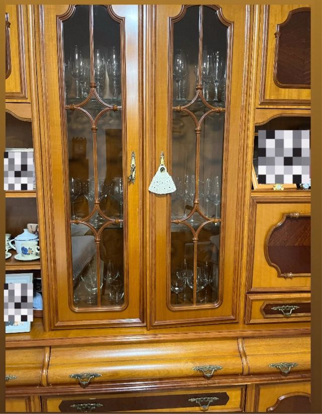 Mueble de comedor madera y cristal