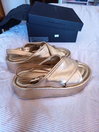 Sandalias Paloma Barceló Doradas Talla 39