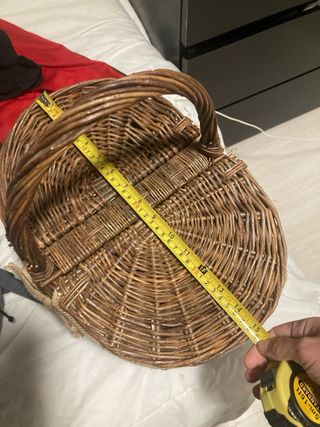 Cesta de mimbre con tapa y asa