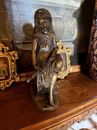 Escultura de bronce de las Tres Gracias