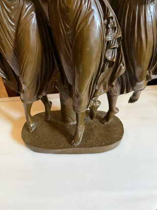 Escultura de bronce de las Tres Gracias