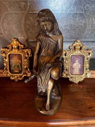 Escultura de bronce de las Tres Gracias