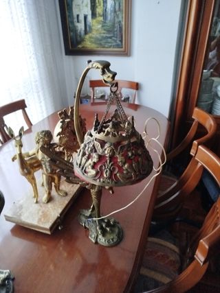 Lámpara de bronce estilo antiguo