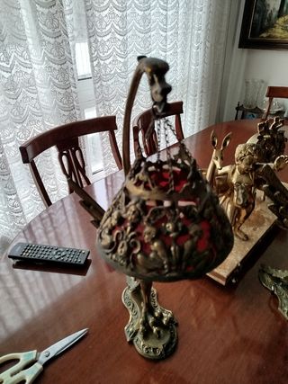 Lámpara de bronce estilo antiguo