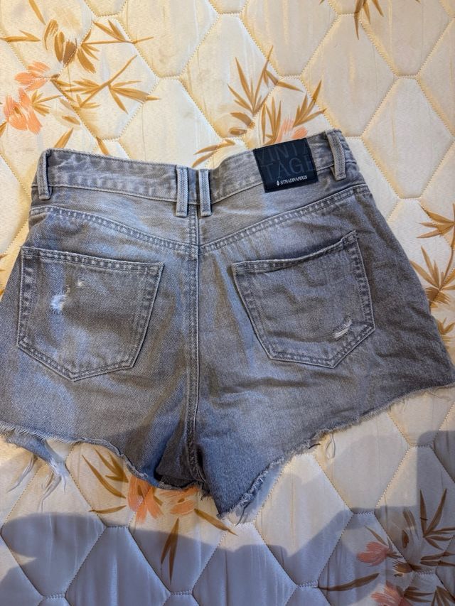 Vaqueros cortos Stradivarius rotos