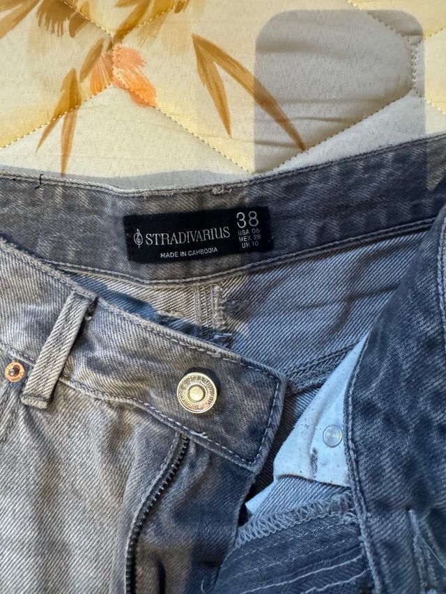 Vaqueros cortos Stradivarius rotos
