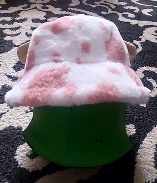 Gorra de peluche de vaca rosa