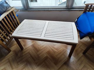 Conjunto de sillas y mesa de madera