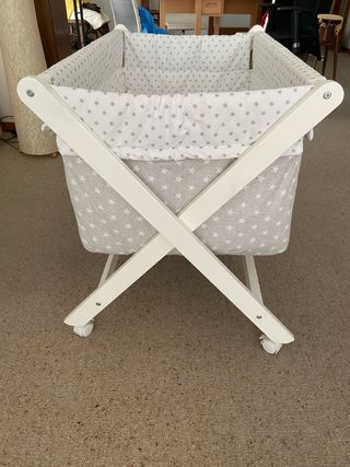 Minicuna plegable para bebé con estrellas poco uso